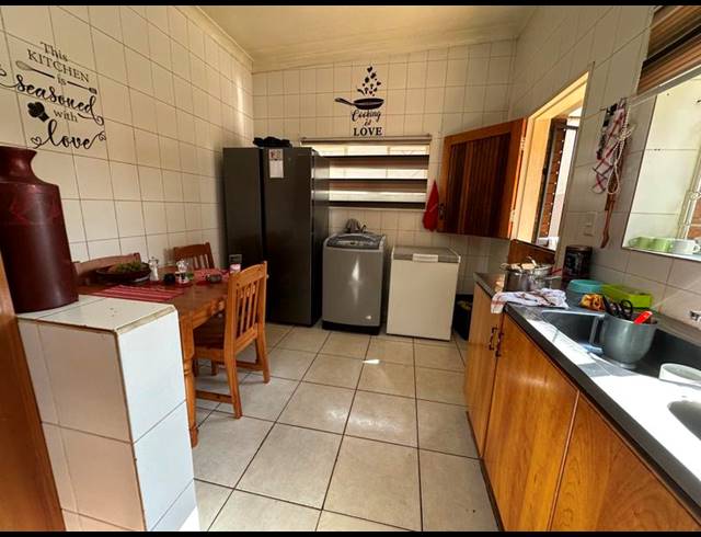 5 BEDROOM HOUSE FOR SALE IN STRUBENVALE